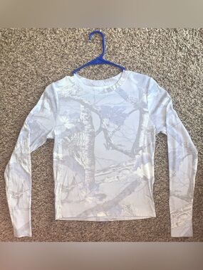 Hollister Long-Sleeve Tee in Light Gray and White Woodland Print
